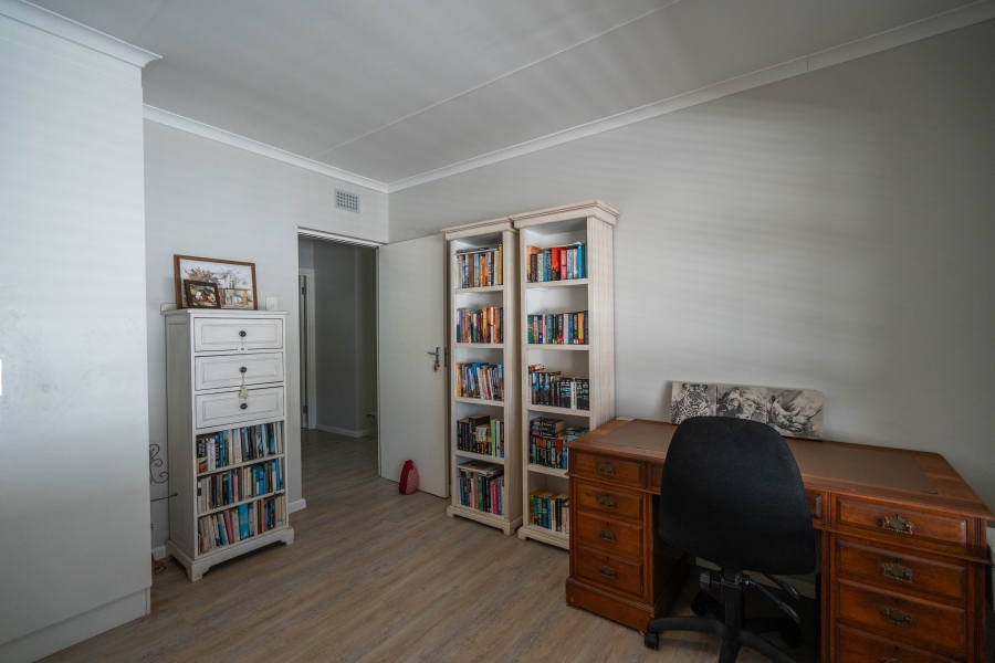 5 Bedroom Property for Sale in Kenton On Sea Eastern Cape